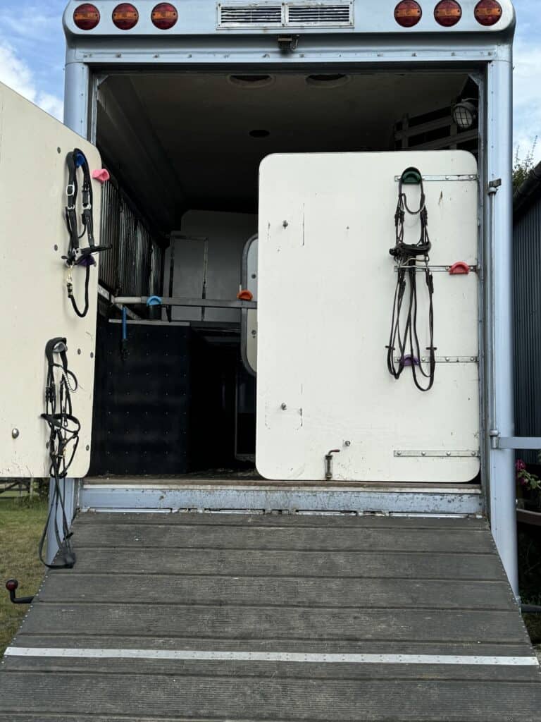 equihooks on horsebox